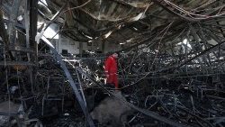 Die ausgebrannte Halle in Karakosch