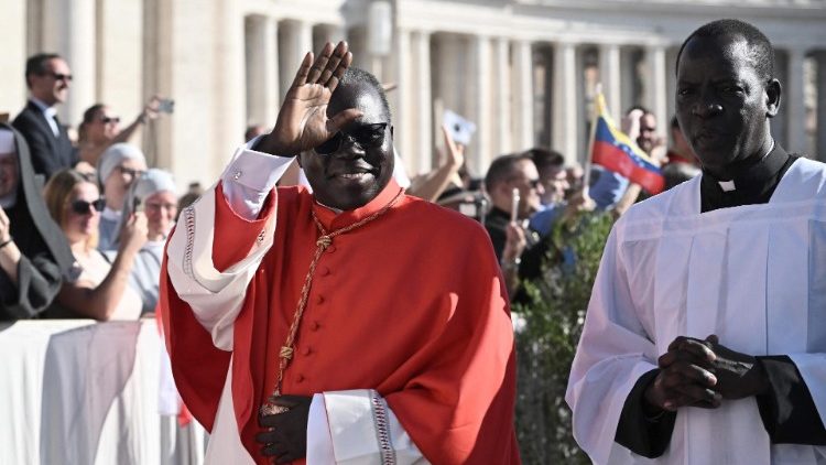Kardinali Ameyu siku ambayo alifaa rasmi mavazi ya Ukardinali na wenzake tarehe 30 Septemba 2023