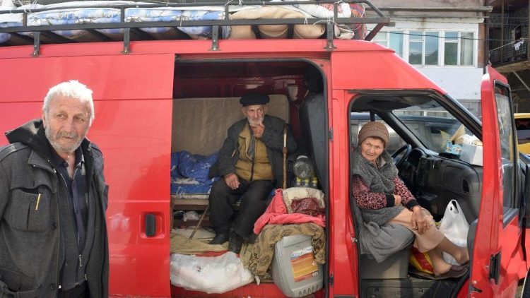 Fuga de los habitantes de Nagorno-Karabaj a Armenia (AFP o cedentes)
