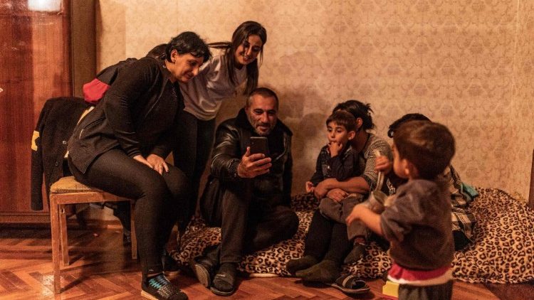 Rodzina uchodźców z Górskiego Karabachu