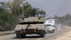 Israelischer Panzer am Sonntag  in der Nähe des Gazastreifens
