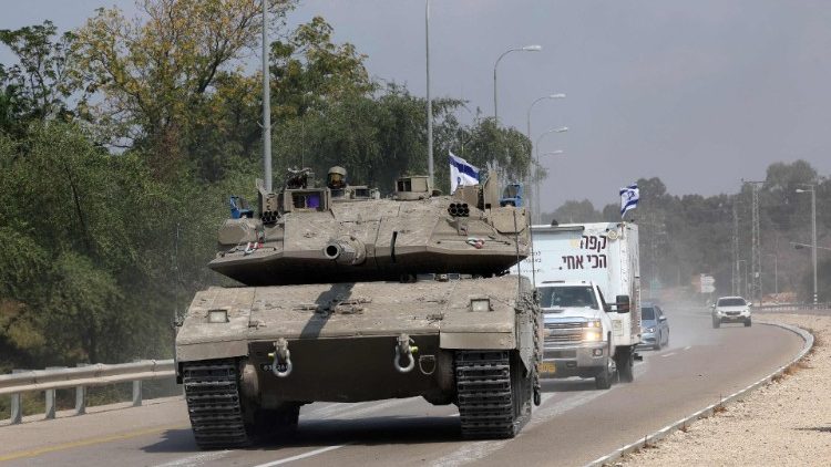 Israelischer Panzer am Sonntag  in der Nähe des Gazastreifens