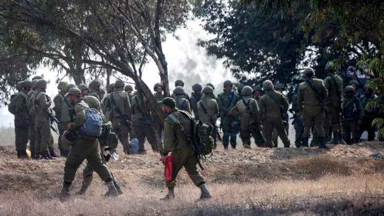Izraelio kariai juda link susirėmimų vietų