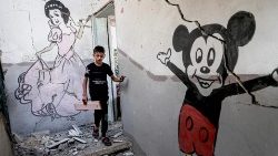 Palestinsk gutt etter luftangrep i Rafah (16. oktober 2023)