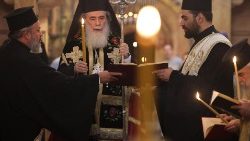 En el centro, el Patriarca Ortodoxo de Jerusalén, Teófilo III