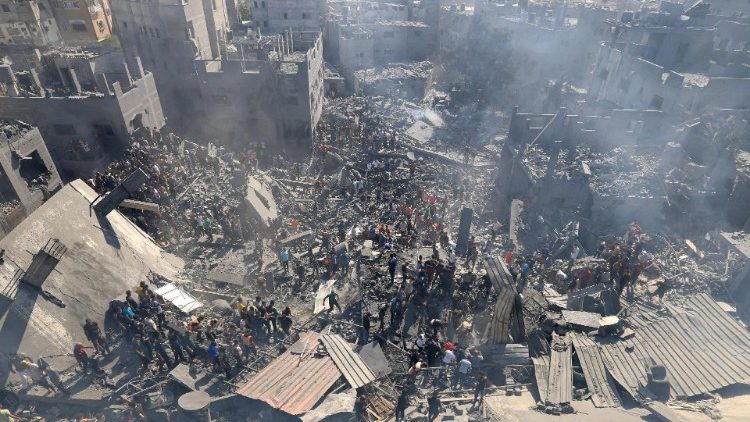 イスラエルによる空爆を受けたガザ地区南部カン・ユニス　2023年10月26日