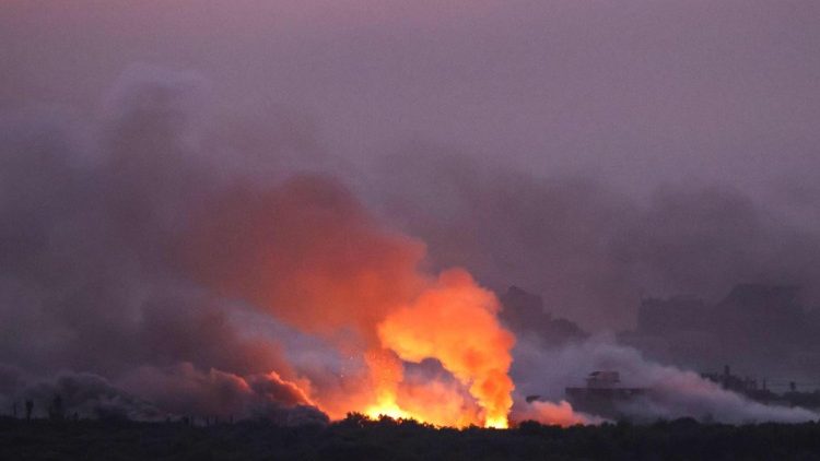 Incendio desatado tras los bombardeos en el norte de la Franja de Gaza