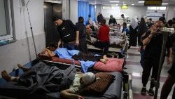 Gli ospedali a Gaza sono sempre più privi di rifornimenti e spesso si trovano senza corrente elettrica 