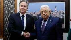 Պլինքըն անակնկալ հանդիպում ունեցաւ Պաղեստինեան իշխանութեան նախագահ Մահմուտ Ապպասի հետ: