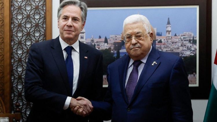 Պլինքըն անակնկալ հանդիպում ունեցաւ Պաղեստինեան իշխանութեան նախագահ Մահմուտ Ապպասի հետ: