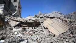 爆撃を受けたガザ地区のシャティ難民キャンプ　　2023年11月6日