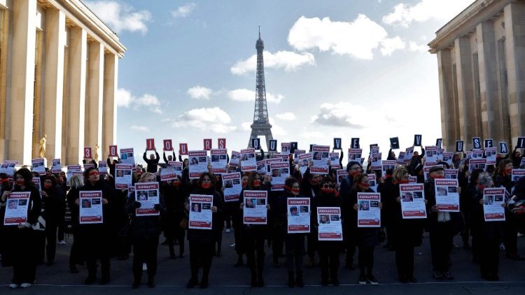 Une manifestation des familles d'otages à Paris le 7 novembre