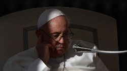 Nachdenklich wirkt Papst Franziskus bei dieser Generalaudienz 