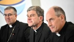 La conférence de presse des évêques français le 8 novembre, à Lourdes. 