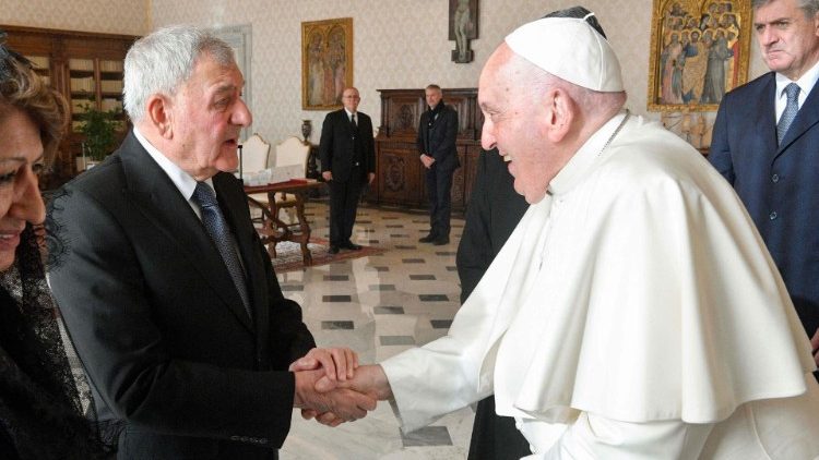 Папа Франциск и президент Республики Ирак на встрече в Ватикане (18 ноября 2023 г.)