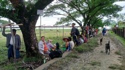 Myanmar, sfollati in fuga dai combattimenti