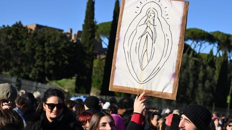 Međunarodni dan borbe protiv nasilja nad ženama i djevojčicama obilježen je danas i u Rimu