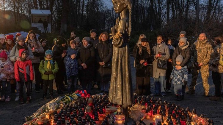 यूक्रेन ने होलोडोमोर पीड़ितों की याद मनाई