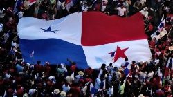 Centenares de panameños salieron a las calles a celebrar el fallo de la Corte Suprema de Justicia que revoca el contrato ley minero.