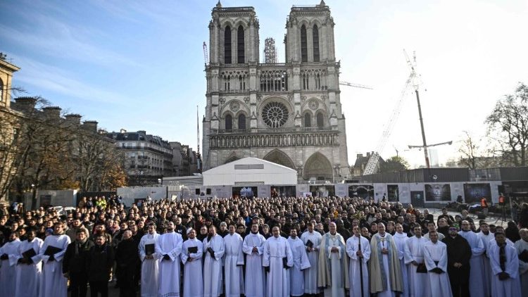 Francja: wyjątkowa Wielkanoc z rekordową liczbą nowych katolików