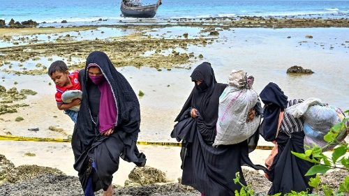 Rohingya, l'Onu: 400 migranti alla deriva nell'Oceano indiano
