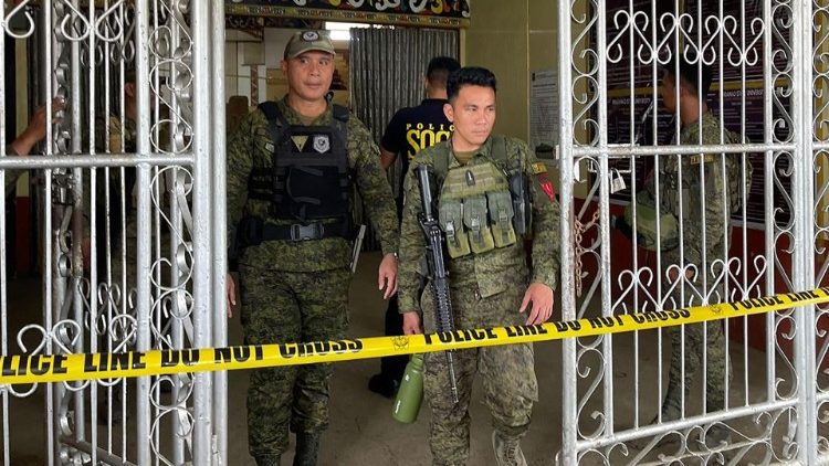 Quân đội Philippines canh gác sân thể thao sau vụ đánh bom trong Thánh lễ hôm ngày 3/12/2023