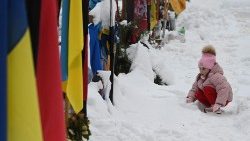 Ucraina, Unicef lanciata la campagna “Safe Winter Holidays” per la sicurezza dei bambini in inverno