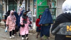 Afghanische Frauen auf einem Markt im Distrikt Faizabad in der Provinz Badachschan