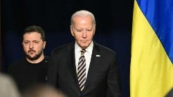 Il presidente americano Biden e il capo di Stato ucraino Zelensky (foto d'archivio, AFP)
