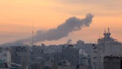Gaza: bombardamenti sulla città