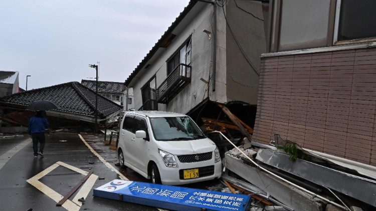 Una delle case gravemente danneggiate dal terremoto