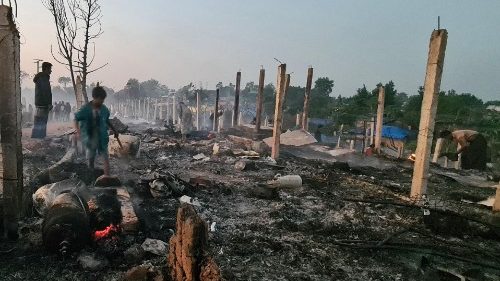 Bangladesh: Thousands of Rohingya left homeless by fire in Cox's Bazar refugee camp 