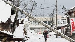 Le froid complique les opérations de secours après le tremblement de terre du 1er janvier au Japon. 