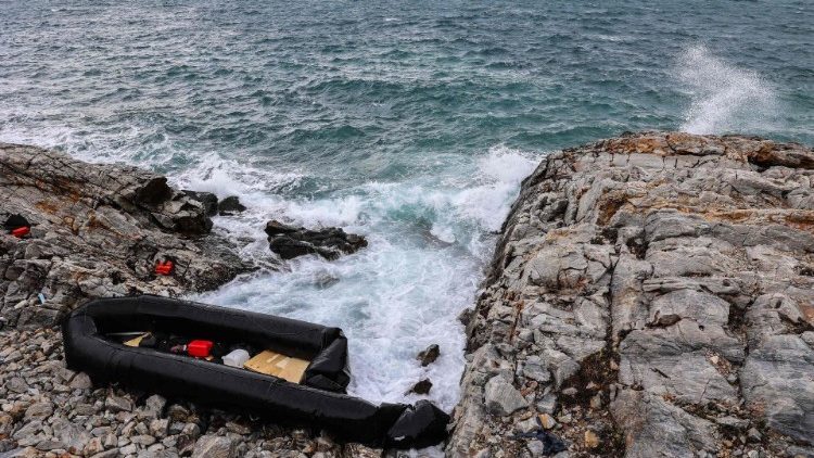 Naufragio deixa 4 mortos no mar Egeu. Foto: Vatican Media