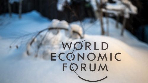Davos, il Papa: ancora fame, sfruttamento, analfabetismo. Com'è possibile? 