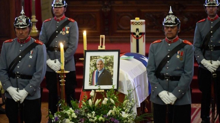 राष्ट्रपति पिनेरा का अंतिम संस्कार शुक्रवार 9 फरवरी को संत्यागो के मेट्रोपॉलिटन महागिरजाघर में संपन्न 