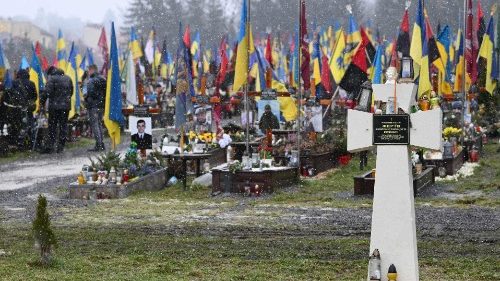 Gräber ukrainischer Soldaten in Lviv
