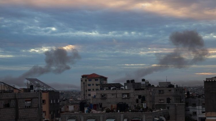 Medo e tristeza em Rafah após ataque israelense (AFP)
