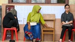 Indonesia: cittadini in attesa di votare