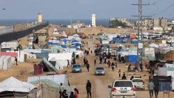 Разселени палестинци в Рафа, на границата между Газа и Египет