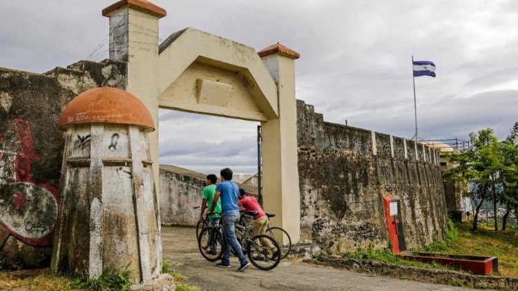 निकारागुआ के स्काउट्स एसोसिएशन द्वारा प्रबंधित मसाया में "एल कोयोटेपे किले" की तस्वीर