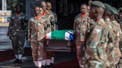 Beerdigung zweier südafrikanischer Soldaten, die beim Einsatz im Osten der Demokratischen Republik Kongo ums Leben kamen