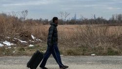 "Gud vandrar med sitt folk" - temat för Världsdagen för migranter och flyktingar 2024