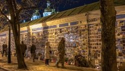 Ukrainians visit "The Wall of Remembrance of the Fallen for Ukraine" in Kyiv