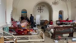 À l'intérieur de l'église baptiste de Gaza-ville, transformée en hôpital de fortune, le 20 février 2024. 