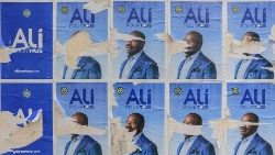 Was von der Vergangenheit übrig bleibt... Wahlplakate mit dem Konterfei Ali Bongo Ondimbas