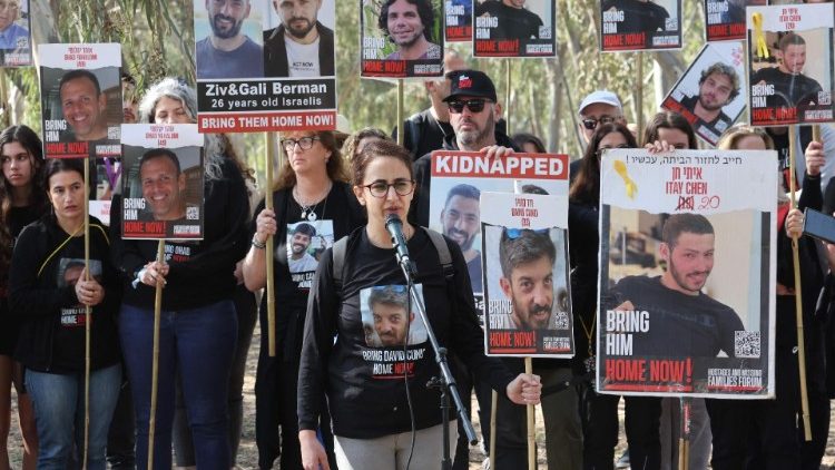 Eine Demo der Angehörigen israelischer Geiseln im Süden Israels