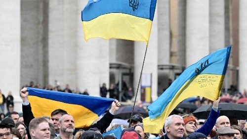Ukrainische Flaggen auf dem Petersplatz