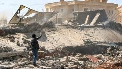Escombros de un edificio destruido tras un ataque aéreo israelí contra el pueblo de Sarein, cerca de Baalbek, en el centro-este de Líbano, el 12 de marzo de 2024.