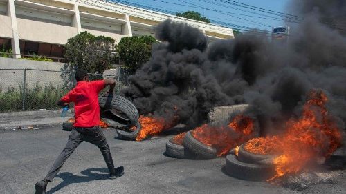 Francesco: ad Haiti siano liberati tutti gli ostaggi e torni l'ordine